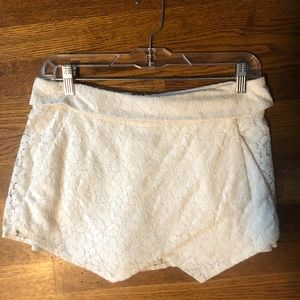 Aritzia Talula White Lace Skort